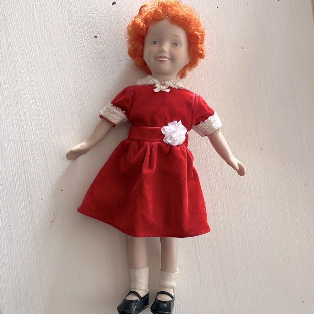 Vintage 1982 Applause Annie Genuine Porcelain Doll 10"